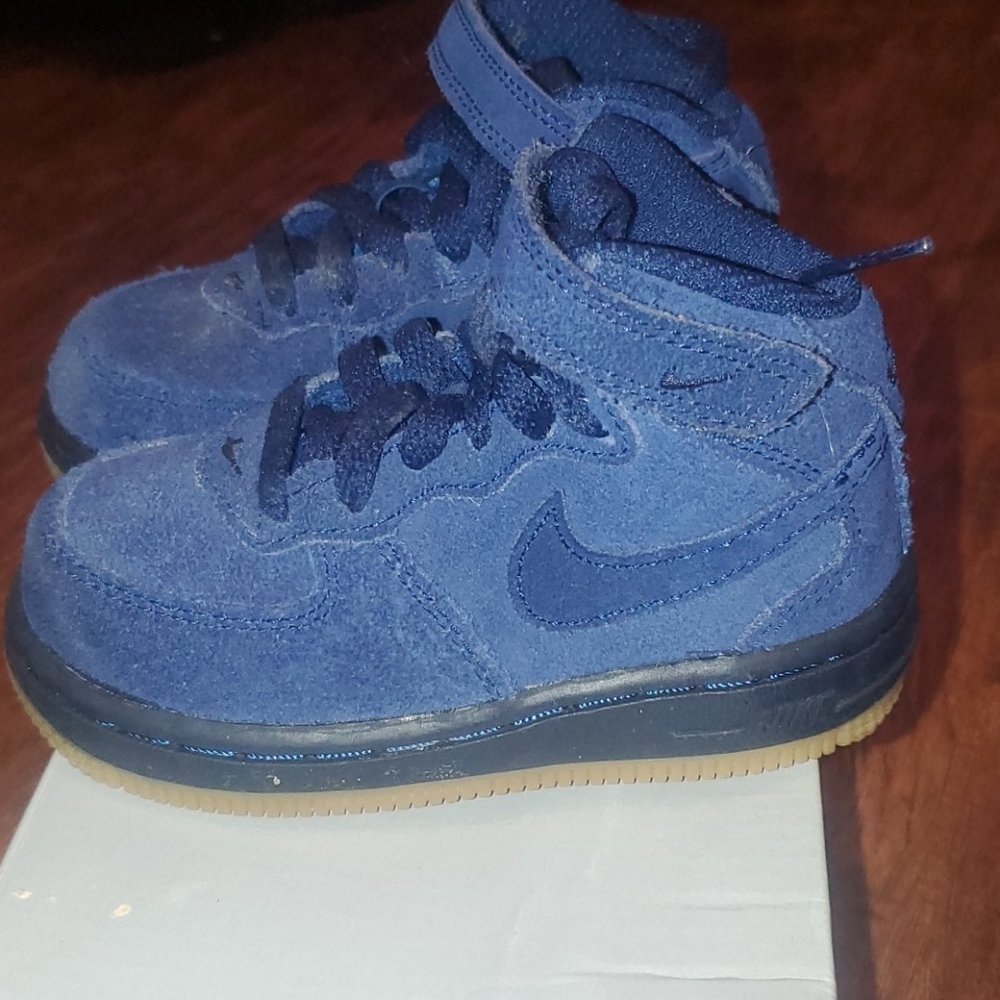 Shoe - Picture 2 of 3